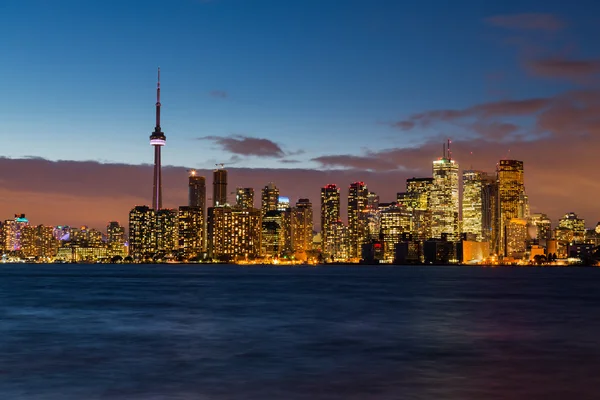 Skyline von Toronto in der Nacht nach Einbruch der Dunkelheit — Stockfoto