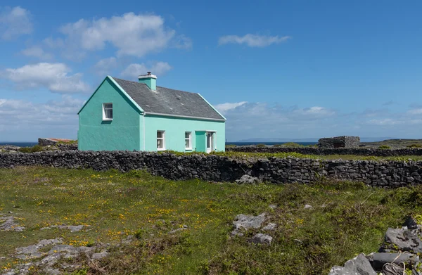Típica casa de campo rural Irlanda —  Fotos de Stock