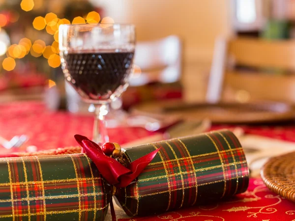 Angielski świątecznego stołu z krakersami — Zdjęcie stockowe