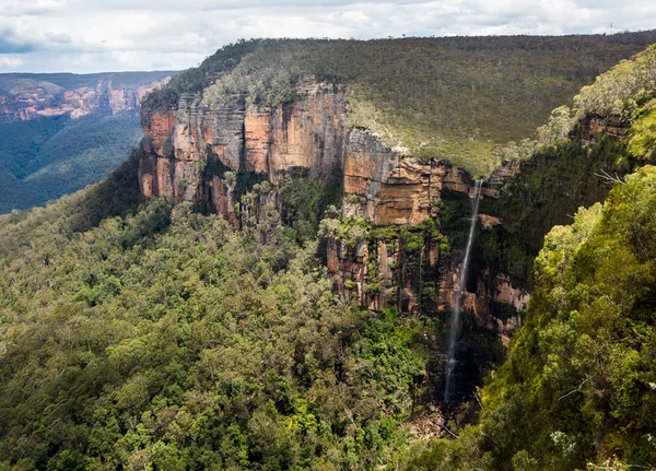 Wasserfall in den blauen Bergen Australiens — Stockfoto