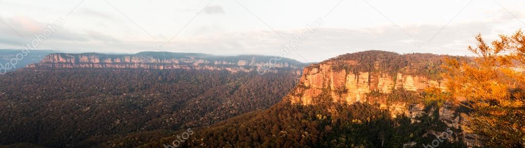 Sunrise from Echo Point in Blue Mountains Australia