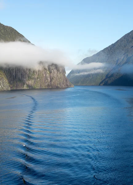 Fjord a milford sound, Új-Zéland — Stock Fotó