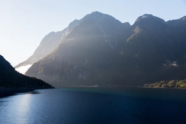 Fiordo de Milford Sound en Nueva Zelanda — Foto de Stock