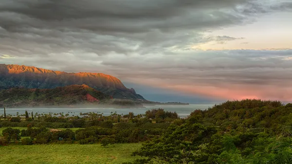 Panorama van hanalei op eiland kauai — Stockfoto