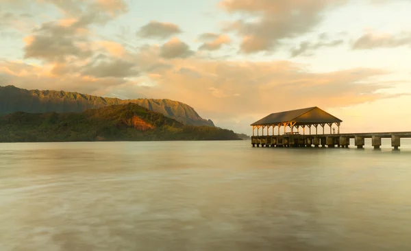 Nascer do sol sobre Hanalei Bay Kauai Havaí — Fotografia de Stock