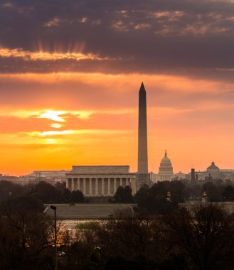 anıt Washington üzerinde ateşli gündoğumu