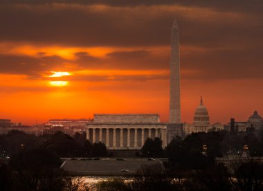 anıt Washington üzerinde ateşli gündoğumu
