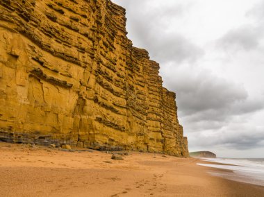 İngiltere 'de West Bay Dorset' te Jurassic Cliffs