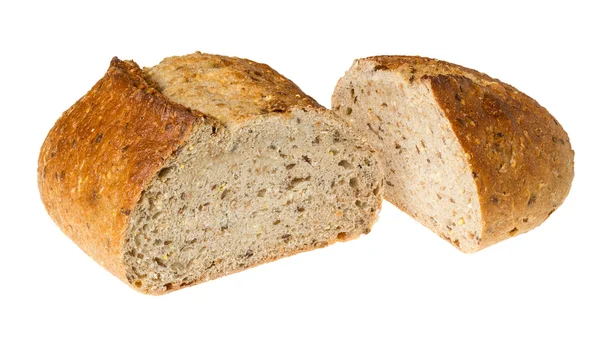 Pan artesanal de trigo integral aislado contra blanco — Foto de Stock