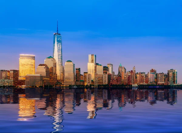 Skyline of Lower Manhattan at night — Stock Photo, Image