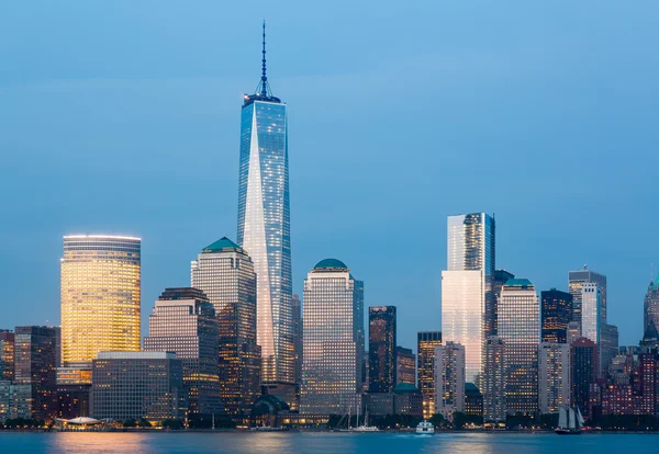 Panoramę Manhattanu w nocy — Zdjęcie stockowe
