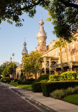 Tampa Üniversitesi Mağribi mimarisi