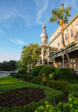 Tampa Üniversitesi Mağribi mimarisi