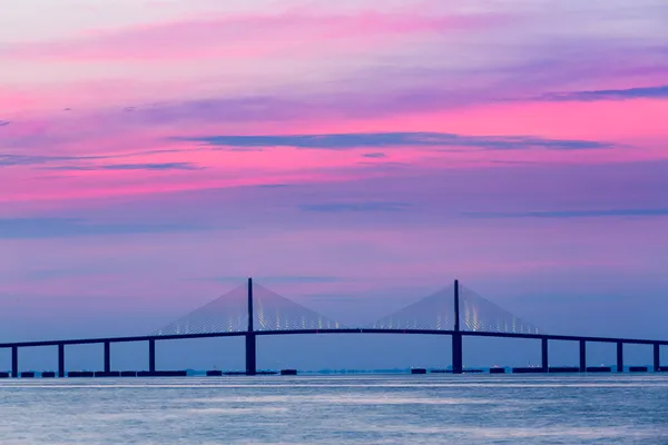 Sunshine Skyway Bridge al amanecer — Foto de Stock