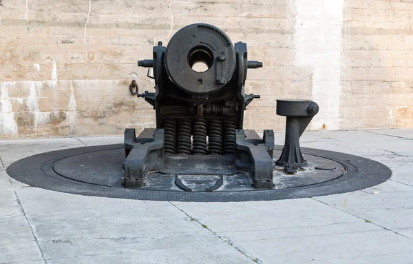 Alte Artilleriegeschütze am Fort de soto florida — Stockfoto