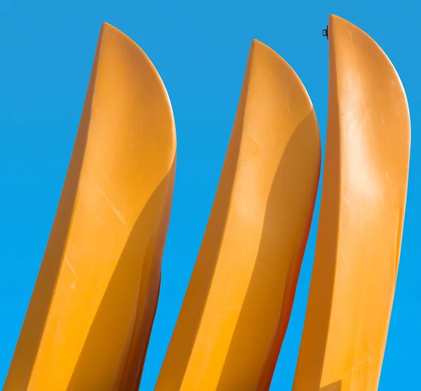 Prows or front of three plastic kayaks or canoes — Stock Photo, Image