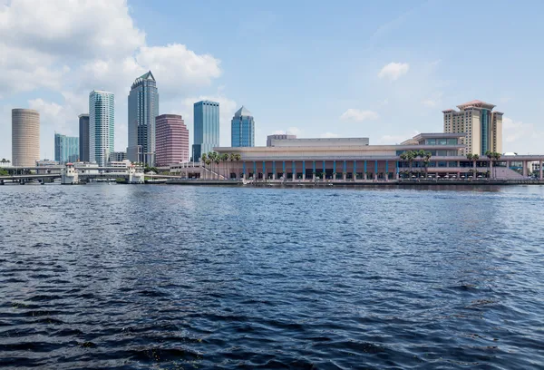 Ciudad skyline de Tampa Florida durante el día — Foto de Stock
