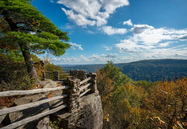 Coopers Rock State Park surplombe la rivière Cheat en Virginie-Occidentale avec des couleurs d'automne — Photo
