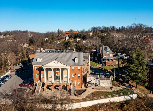 Delta Chi Greek Life building at WVU in Morgantown, WV — 图库照片