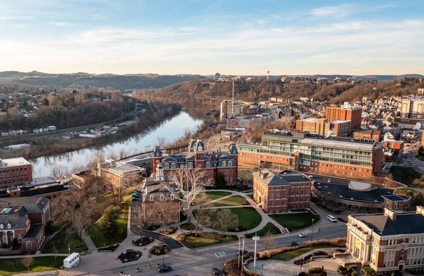 Flygdrönare panorama över Woodburn Circle vid universitetet i Morgantown, West Virginia — Stockfoto