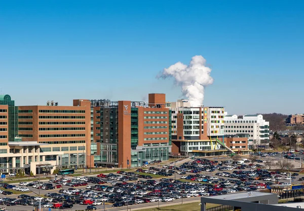 Ruby Memorial y el Hospital Infantil en Morgantown West Virginia — Foto de Stock