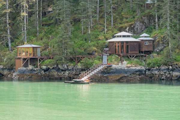 Pequeñas Cabañas Modernas Madera Orilla Bahía Resurrección Cerca Seward Alaska —  Fotos de Stock
