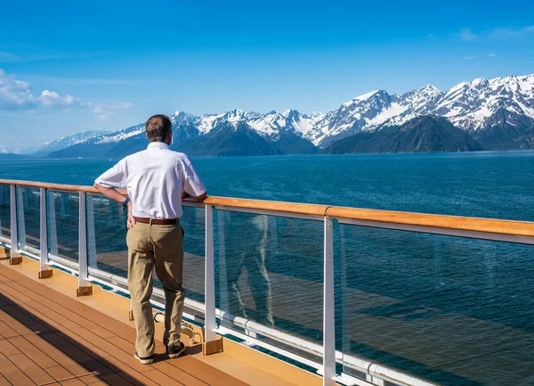 Senior Adult Man Alone Deck Cruise Ship Leaving Alaskan Port — Stockfoto