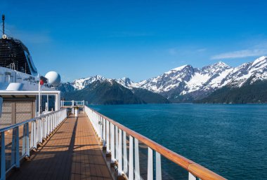Seward, Alaska - 3 Haziran 2022: Viking Orion yolcu gemisi Alaska 'daki Seward limanından ayrılıyor