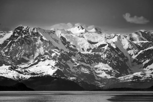 Obudź Się Statku Wycieczkowego Odpływającego Prince William Sound Miasta Valdez — Zdjęcie stockowe