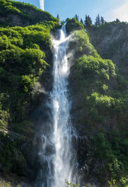 Brautschleier Stürzt Klippen Des Keystone Canyon Bei Valdez Alaska Hinunter — Stockfoto