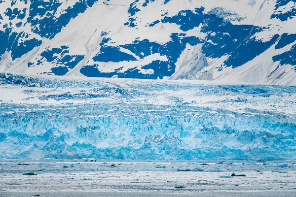 Zblízka Trhlin Ledovci Hubbard Když Vplouvá Oceánu Aljašském Pobřeží Jižně — Stock fotografie