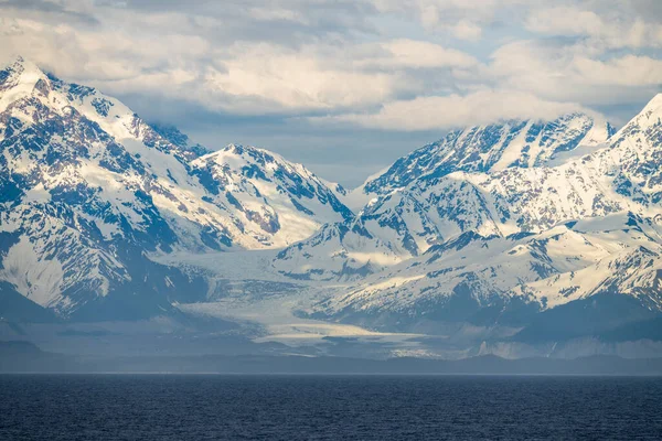 Παγετώνας Εισέρχεται Στον Ωκεανό Από Όρος Fairweather Και Παγετώνας Bay — Φωτογραφία Αρχείου