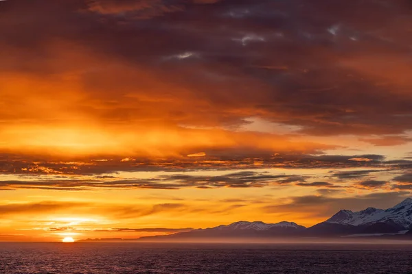 Сонце Горизонті Біля Гір Гора Фейрвезер Глейшер Бей Національному Парку — стокове фото