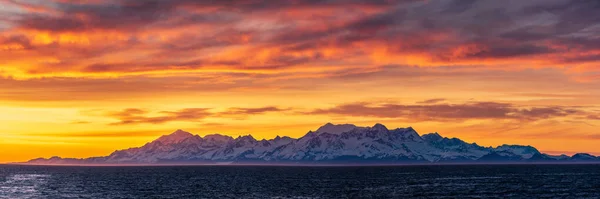 Atardecer Panorama Las Montañas Monte Fairweather Por Parque Nacional Glacier —  Fotos de Stock