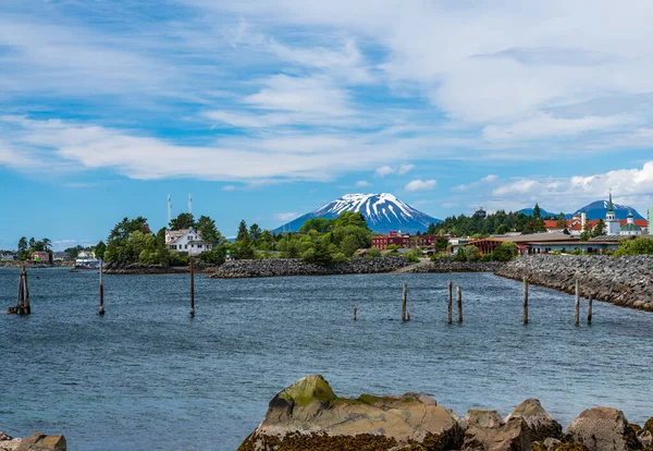 Extinct Volcano Mount Edgecumbe Rises Harbor Town Sitka Alaska — Stock Photo, Image