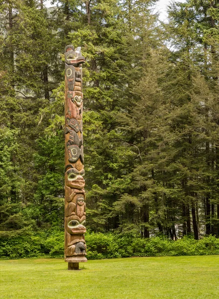 Sitka Junho 2022 Totem Postes Exibidos Parque Histórico Nacional Sitka — Fotografia de Stock
