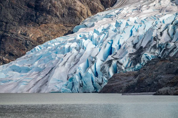 Zblízka Trhlin Ledovci Mendenhall Když Vjíždí Jezera Poblíž Juneau Aljašce — Stock fotografie