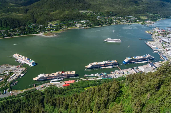 Juneau Juni 2022 Ansicht Von Fünf Kreuzfahrtschiffen Hafen Von Juneau — Stockfoto