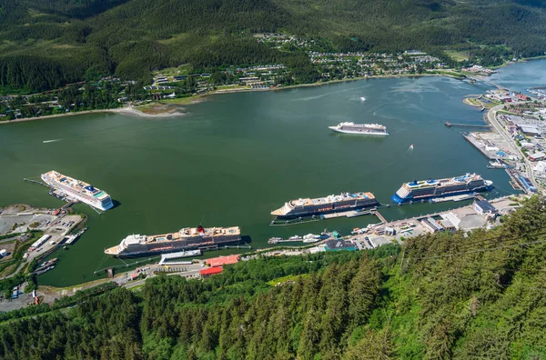 Juneau 2022 Június Luxushajó Juneau Kikötőben Viking Orionnal Öbölben Horgonyozva — Stock Fotó