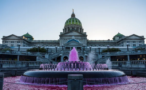 Harrisburg Október 2022 Mellrák Tudatosság Hónap Rózsaszín Szökőkút State Capitol — Stock Fotó