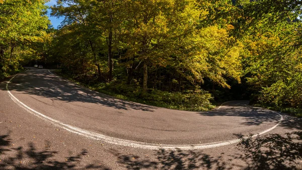 Στενή Φουρκέτα Λυγίσει Στο Δρόμο Μέσω Smugglers Notch Φθινόπωρο — Φωτογραφία Αρχείου