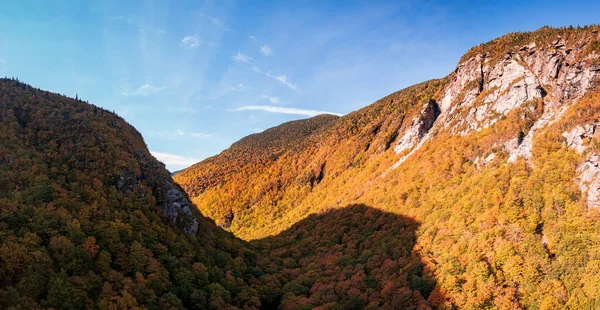 Letecké Panorama Pašeráků Notch Hledí Stowe Podzimních Barvách — Stock fotografie