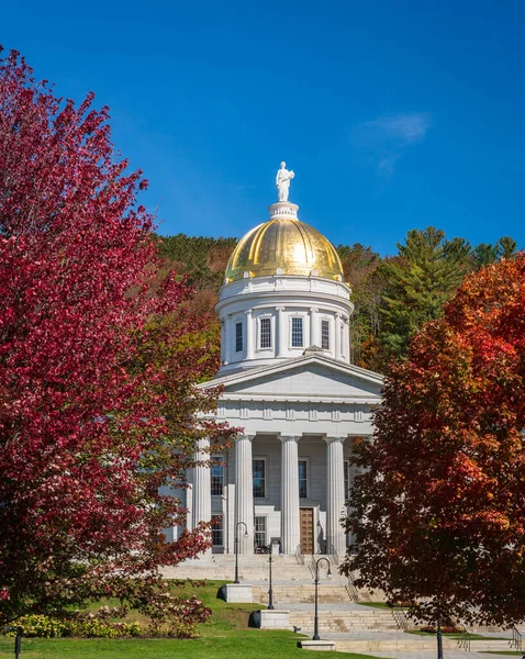 Złota Kopuła Liści Budynku Stołecznego Vermont State House Montpelier Vermont — Zdjęcie stockowe