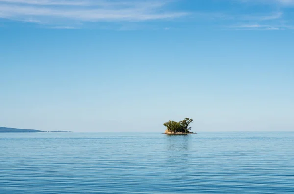 Small Rocky Island Lies Completely Calm Lake Champlain Vermont — Stock Photo, Image