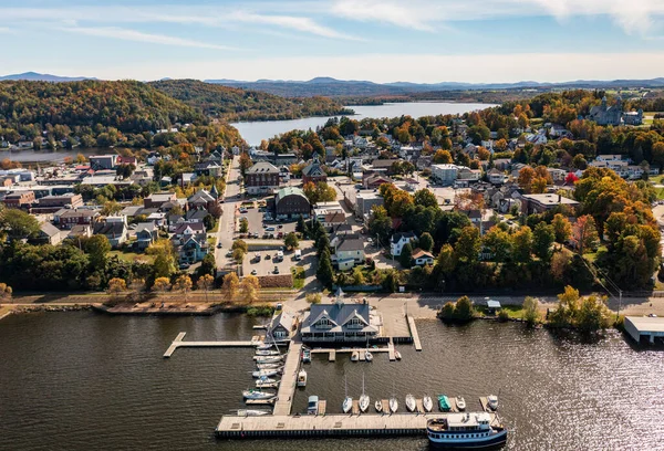 Vista Aérea Cidade Newport Vermont Cima Lago Com Cores Outono — Fotografia de Stock