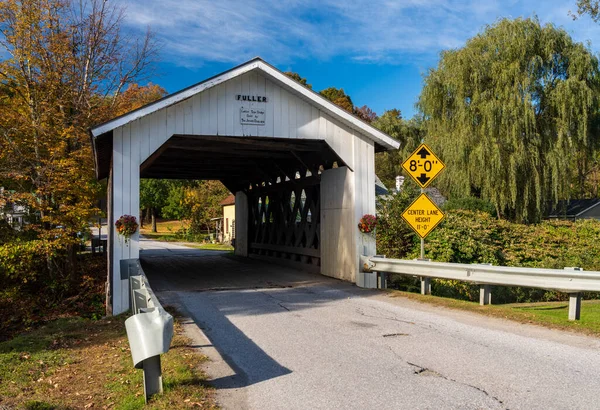 Entrada Puente Cubierto Fuller Cerca Montgomery Vermont Durante Otoño — Foto de Stock