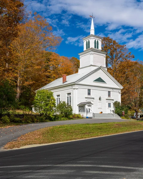 Bâtiment Blanc Église Congrégationaliste Pomfret Nord Aux Couleurs Automnales — Photo