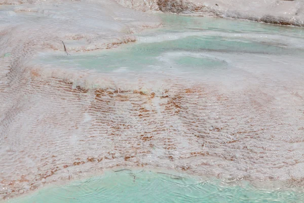 Blue cyan water travertine pools at ancient Hierapolis, now Pamu — Stock Photo, Image