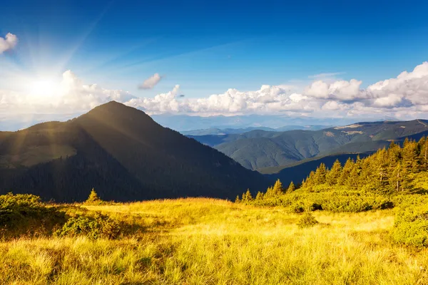 農村の高山の風景 — ストック写真