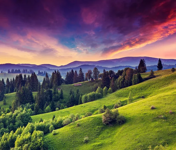 Majestic mountain landscape with colorful cloud. — Stock Photo, Image